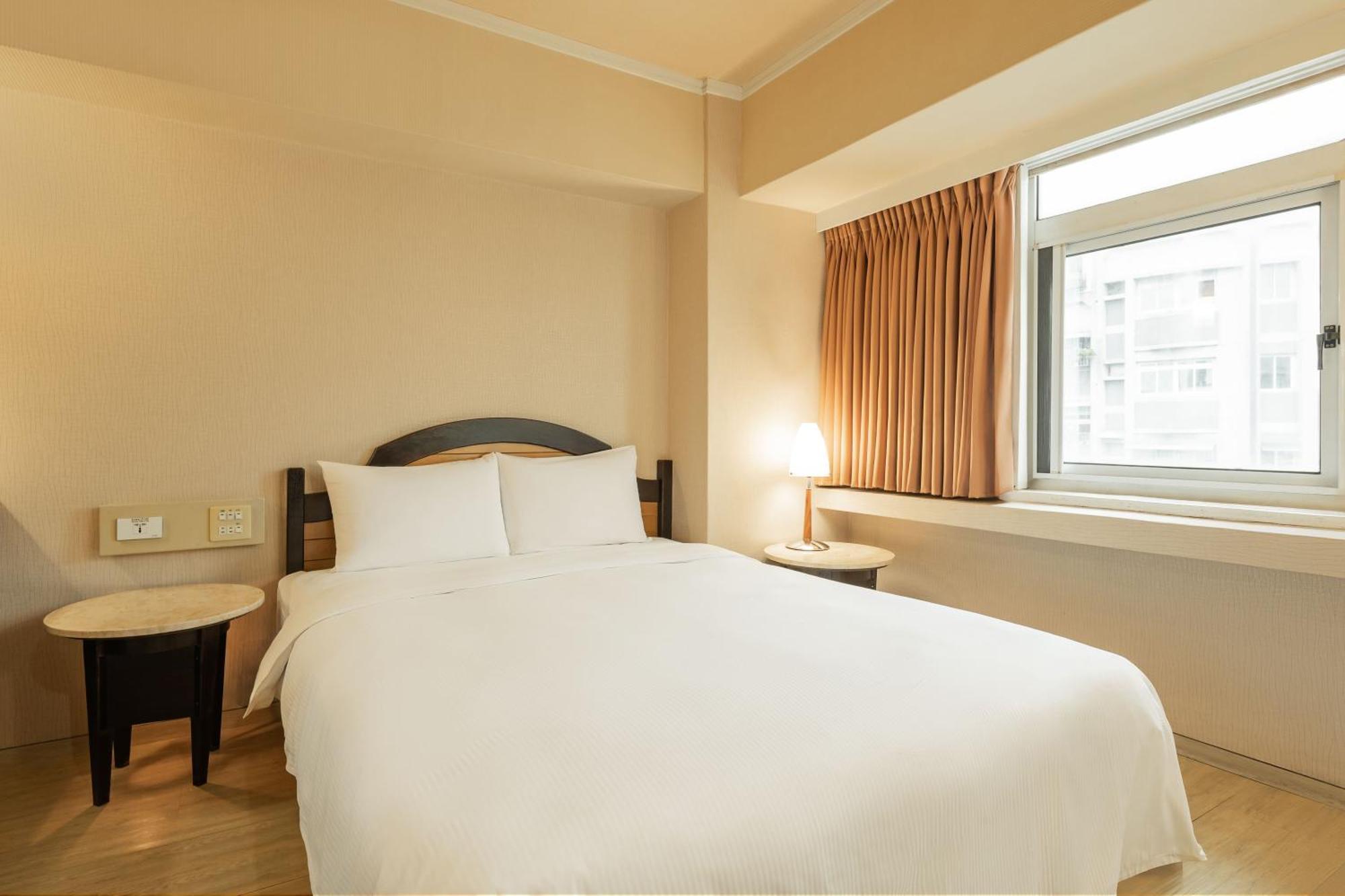Kindness Hotel Weiwuying Гаосюн Номер фото
